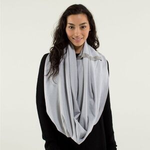 Lululemon Vinyasa Scarf *Rulu Wee Stripe White Heathered Medium Grey / White